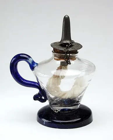 chamber lamp: an oil lamp designed for indoor use