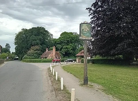 checkendon: a village and civil parish in South Oxfordshire district, Oxfordshire, England (OS grid ref SU6683)