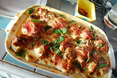 chicken maryland: a historic dish that is associated with the U.S. state of Maryland, consisting of fried chicken...