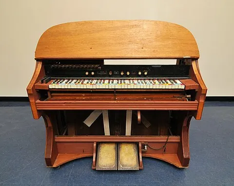 chromelodeon: a Partchian pump organ designed to conform to Partch's tonality system