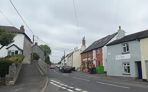chudleigh knighton: a village in Hennock parish, Teignbridge district, Devon, England (OS grid ref SX8477)