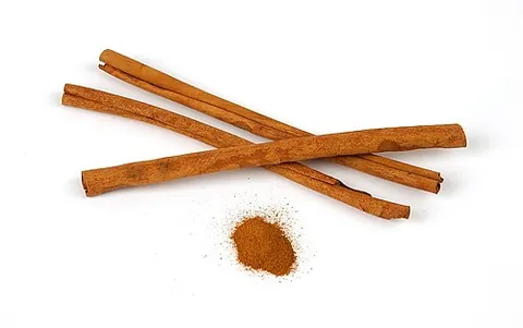 cinnamon: a small evergreen tree native to Sri Lanka and southern India, Cinnamomum verum or Cinnamomum...