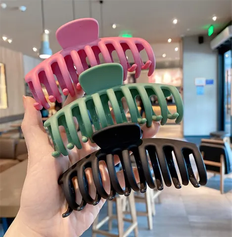 claw clip: a hair clip with teeth that close to hold hair in place