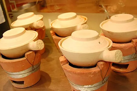 claypot: a round lidded pot made of clay mixed with sand, glazed on the inside only, used in Chinese cooking