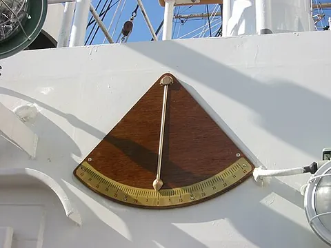 clinometer: an apparatus for measuring a vertical angle, a slope, or the height of a large object (e.g. a tree)