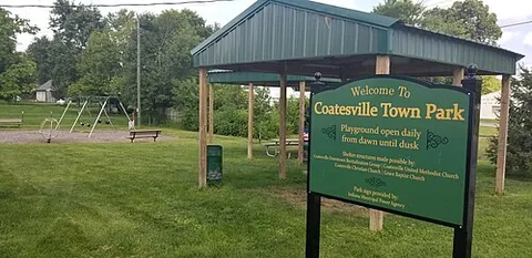 coatesville: a town in Clay Township, Hendricks County, Indiana