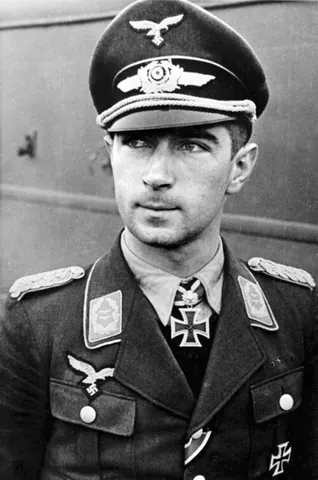 collar tab: insignia worn on the collar of a uniform signifying the wearer’s rank and/or branch