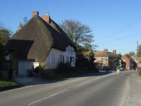 collingbourne kingston: a village and civil parish in eastern Wiltshire, England (OS grid ref SU2355)