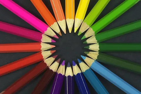 colour: commonwealth and Ireland standard spelling of color
