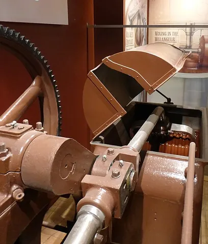 conche: synonym of concher (“machine used to refine the flavour and texture of chocolate”)