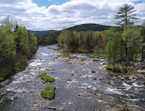 connecticut river: a river in New England, United States, which flows from New Hampshire, through Vermont,...