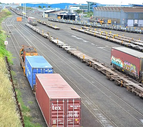 container wagon: a flat wagon designed to carry international shipping containers