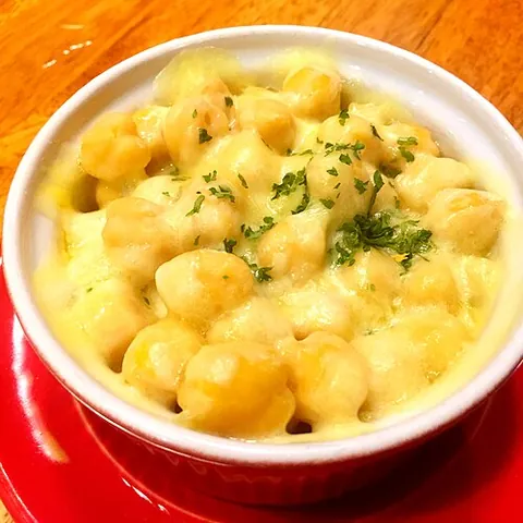corn cheese: a South Korean dish made of sweet corn (often canned) and mozzarella cheese