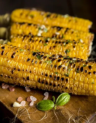 corn on the cob: cooked ears of corn (maize, specifically sweet corn)