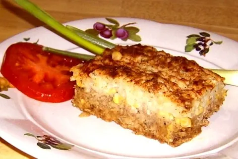 cottage pie: a meat pie having a mashed potato crust covering a mixture of beef (typically minced) and vegetables