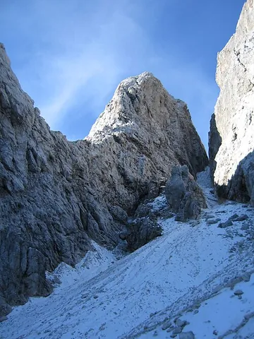 couloir: a steep gorge along a mountainside