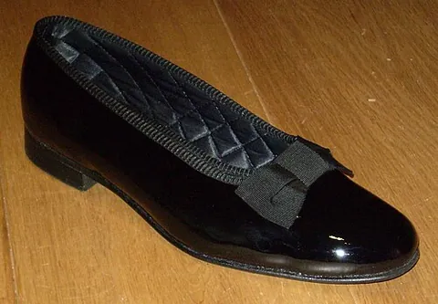 court shoe: a shoe with no fastening and a low-cut front, worn by men with formal dress such as court dress or...