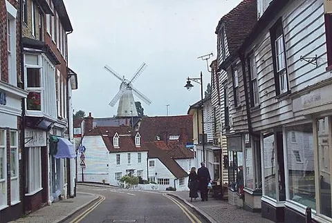 cranbrook: a new town and civil parish with a town council in East Devon district, Devon (OS grid ref SY0095)