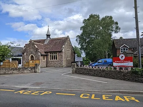 credenhill: a village and civil parish west of Hereford, Herefordshire, England (OS grid ref SO4543)