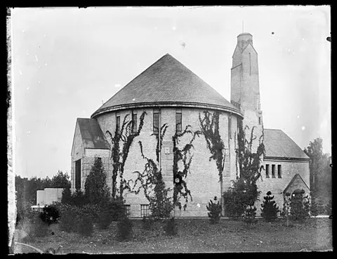 crematorium: a place where the bodies of dead people are cremated