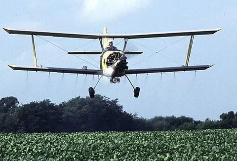 cropduster: an aircraft that carries out crop-dusting