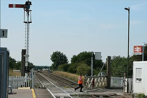crossing keeper: a member of railway staff who looks after a level crossing