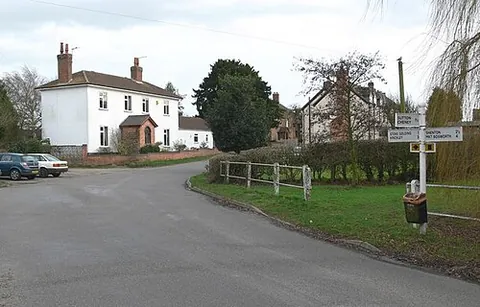 dadlington: a village in Dadlington and Sutton Cheney parish, Hinckley and Bosworth borough, Leicestershire,...