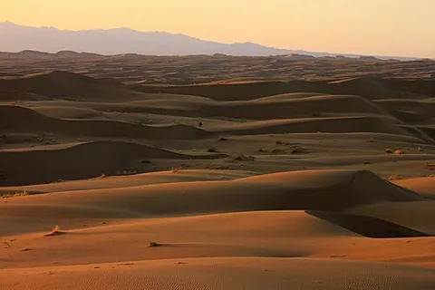 dasht-e kavir: a desert in the middle of the Iranian Plateau