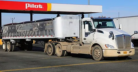 day cab: a tractor unit without a sleeping berth