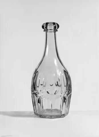 decanter: a vessel for decanting liquor