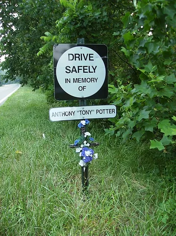 descanso: a cross placed at the site of a violent, unexpected death, in memoriam