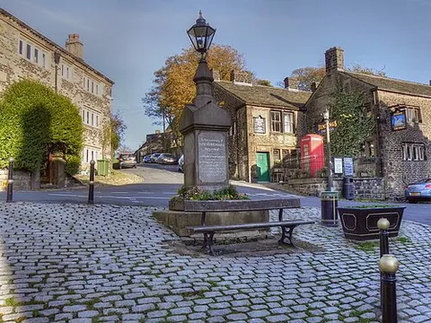 dobcross: a village in Saddleworth parish, Metropolitan Borough of Oldham, Greater Manchester, England (OS...