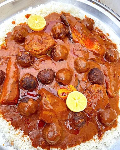 domoda: a Senegalese dish of meat or fish etc. in a sauce made with tomatoes and vinegar