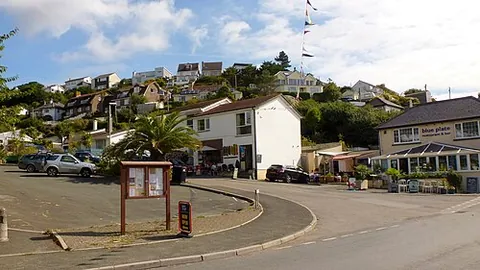 downderry: a coastal village in Deviock parish, Cornwall, England (OS grid ref SX3154)