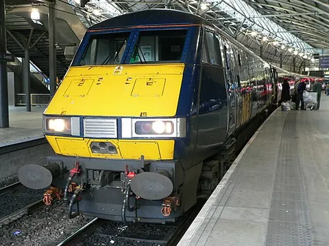 driving van trailer: a purpose-built railway vehicle that allows the driver to operate a locomotive at the opposite end...
