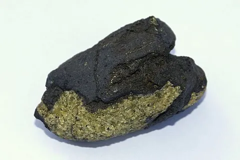 dunite: a type of igneous rock with a coarse-grained or phaneritic texture