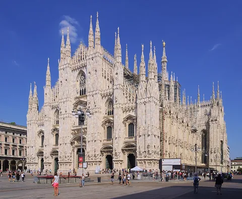 duomo: a cathedral, or a cathedral-like building, especially one in Italy