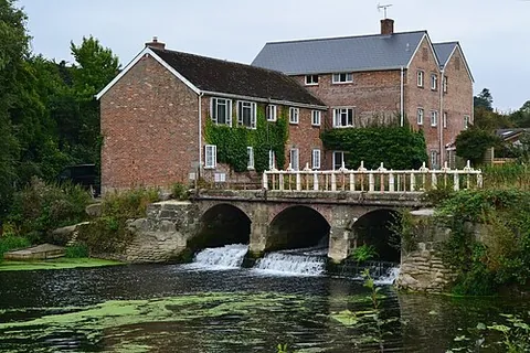 durweston: a village and civil parish north-west of Blandford Forum, Dorset, England (OS grid ref ST8508)