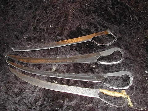 dussack: a short cutlass or sabre used in the 16th and 17th centuries
