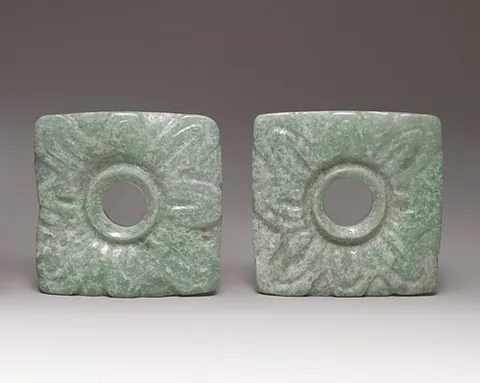 earflare: a kind of earspool (short cylindrical ear ornament) worn by high-status Maya
