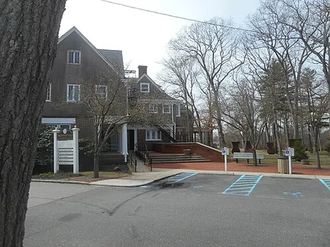 east islip: a hamlet and census-designated place in the town of Islip, Suffolk County, New York, United States