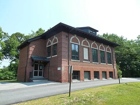 east kingston: a town in Rockingham County, New Hampshire, United States