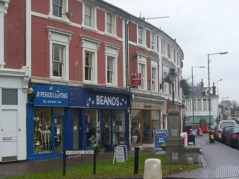 east molesey: a suburban area at the east end of Molesey, Elmbridge borough, Surrey, England (OS grid ref TQ1468)