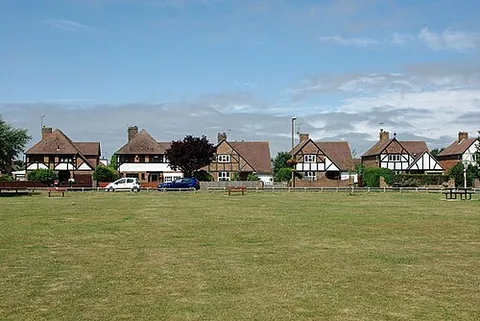 east preston: a coastal village and civil parish in Arun district, West Sussex, England (OS grid ref TQ0702)