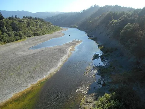eel river: a river in north-west California, that flows into the Pacific Ocean