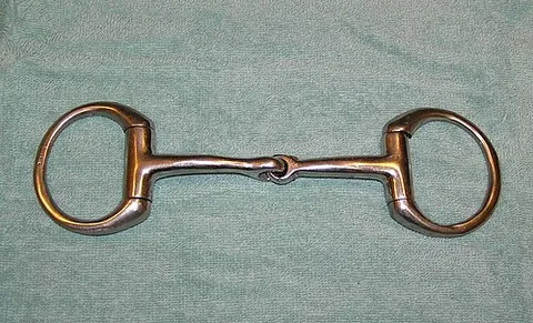 eggbutt: on a snaffle with a T-shaped mouthpiece, the egg-shaped side ring that connects to it