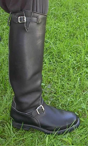 engineer boot: a traditional American laceless leather workboot