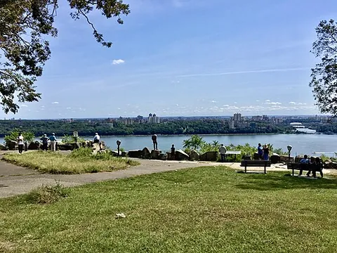englewood cliffs: a borough in Bergen County, New Jersey, United States