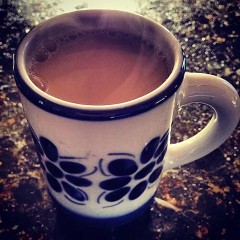 english breakfast tea: a traditional type of black tea originating in India and Kenya