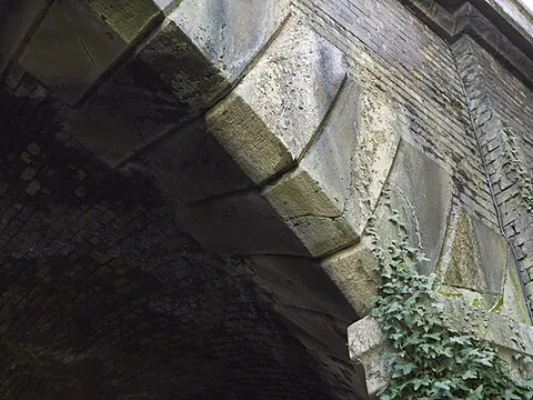 extrados: the outer or upper curve of an arch